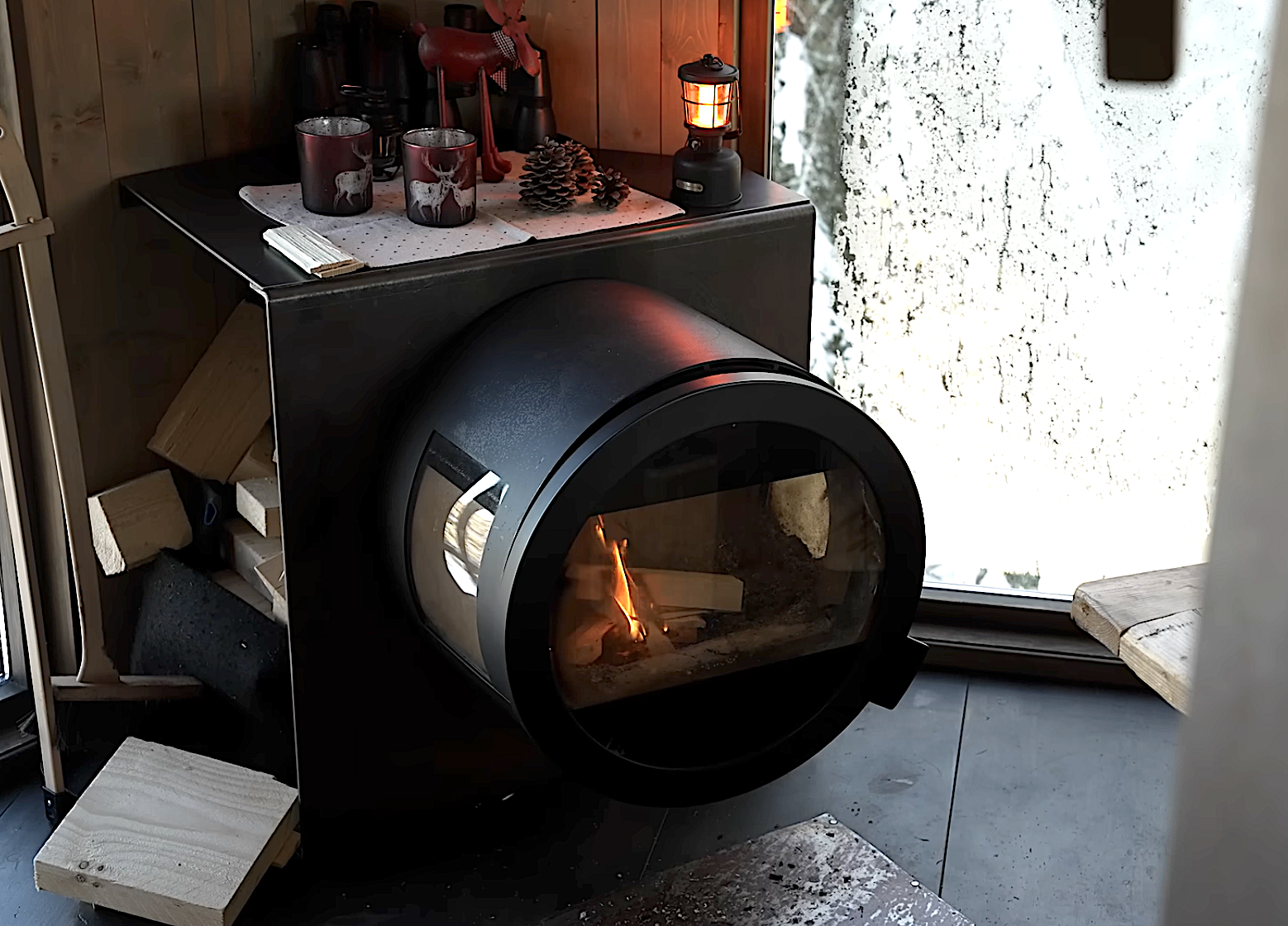 tour-this-300-sq-ft-rotating-treehouse-in-a-snowy-winter-forest-3