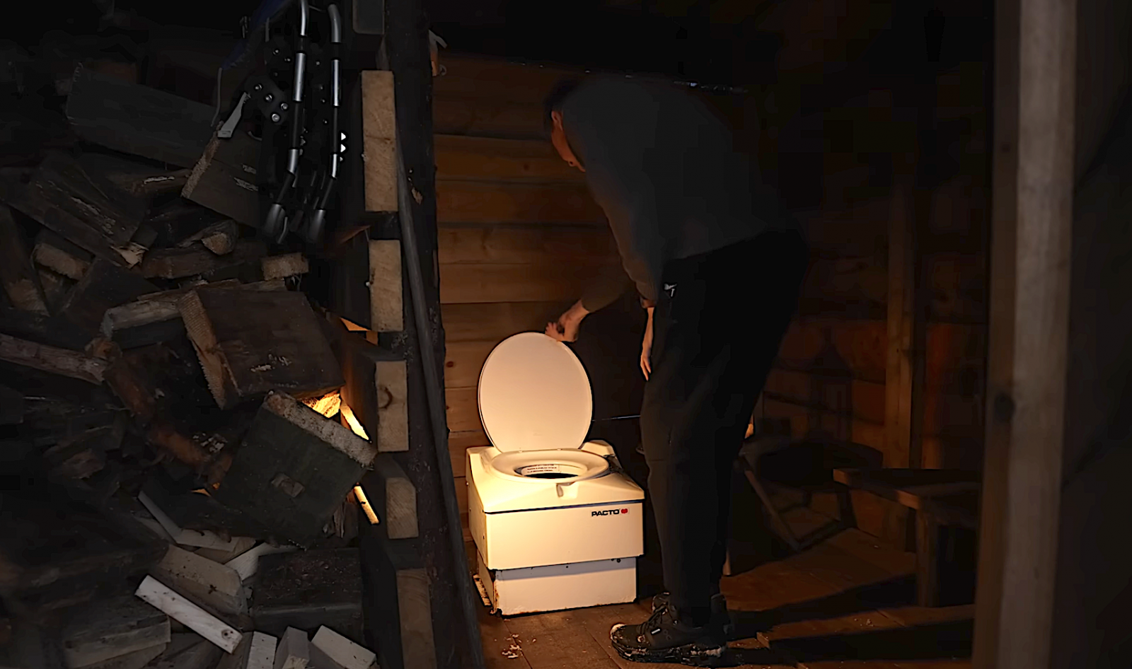 tour-this-300-sq-ft-rotating-treehouse-in-a-snowy-winter-forest-7