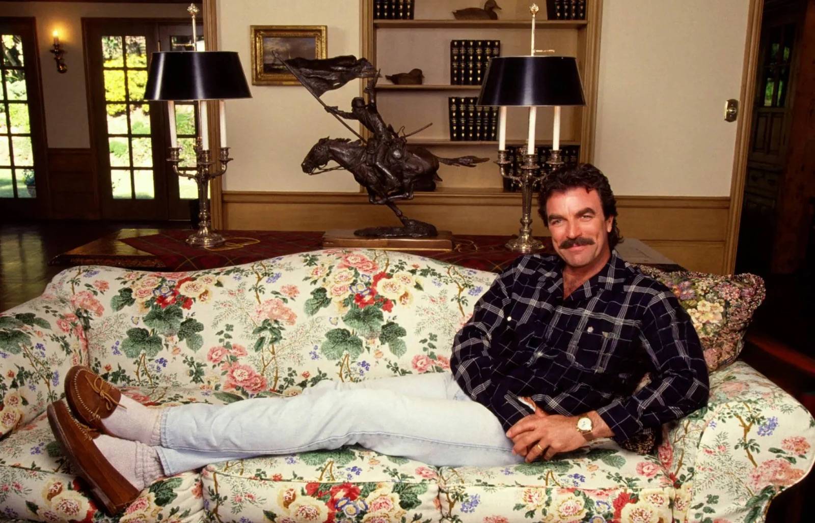 tour-tom-selleck-s-charming-western-home-in-the-mountains-8