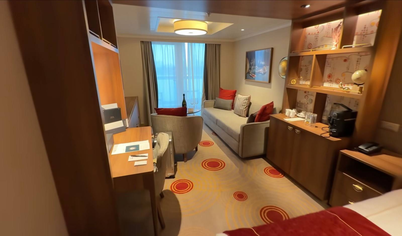 unveiling-the-26k-queen-anne-luxury-cruise-experience-4