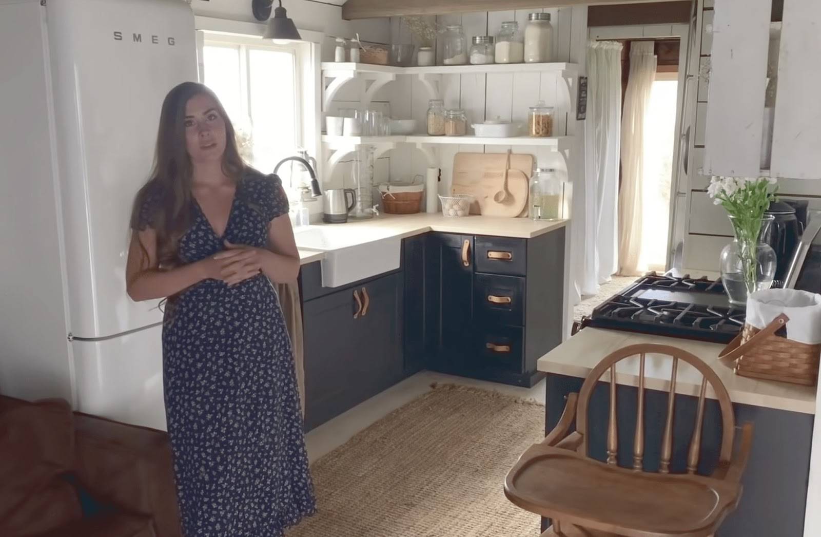 Woman Transforms This Tiny Shed Into A $1.5M Mansion, See Inside!_6